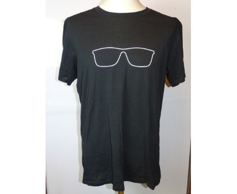 MEN IN BLACK: - Film / Production Crew Issued Clothing: - Eastwood Action, black, XL, T-Shirt and MISSION IMPOSSIBLE 5, teal,