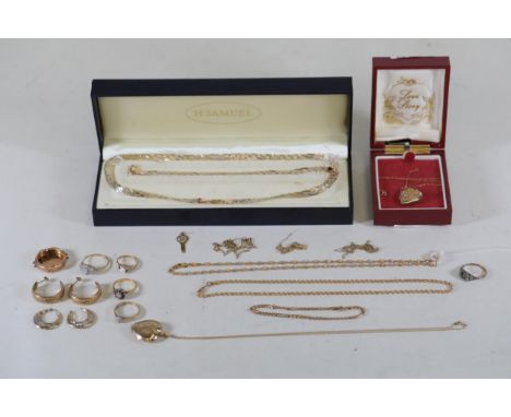 Collection of Gold Jewelry 9ct and 1 18ct Ring Necklaces and Bracelets - 9ct Gold necklace and bracelet in box, total weight 