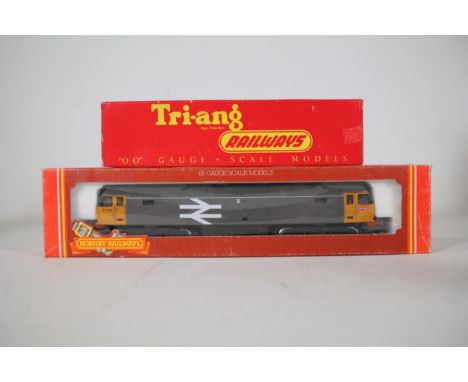 Hornby Locomotive R.250 Class 58 Co Co Diesel and Refrigerator Van T.R 2690 with Boxes