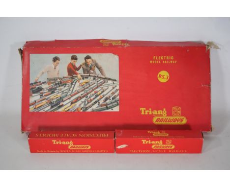 Triang Electric Model Railway Set RS.3 Britannia 70000 with Extra Carriages: Pullman Jane, Anne, Ruth, Car No. 79.This lot in