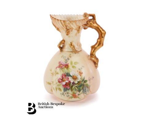 Royal Worcester blush ware vase, painted with wild flowers, with a naturalistic handle, green factory mark nr 1507, reg nr 16