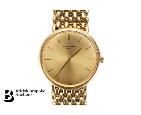 Gentleman's 18ct yellow gold Patek Philippe Calatrava wrist watch. The wrist watch having a 28mm champagne face with fully ba