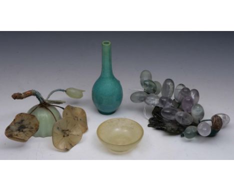 AN ORIENTAL COLOURED GLASS BUNCH OF GRAPES, 14cm; a spray of agate flowers on a jade base, approximately 10cm high; a small a