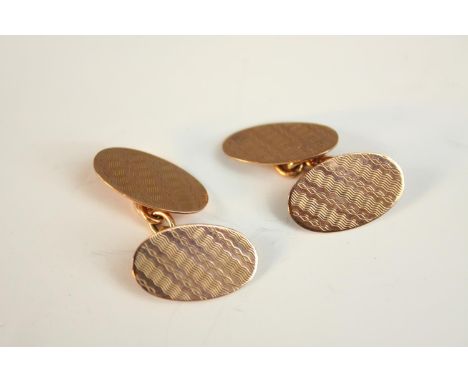 A pair of 9ct rose gold engine turned oval chain link cufflinks. Hallmarked: C.H. L, 9, 375, Birmingham. Weight. 6.55g. 