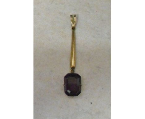 9ct gold pendant with an emerald cut amethyst 2.5 ct length 4cm 1.3 g