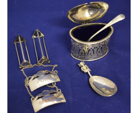 Victorian silver plate mustard pot with blue lining, Lincoln Imp tea caddy spoon, port & sherry labels & a pair of carving re
