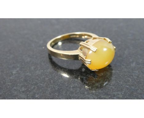 A 9ct Gold and Yellow Opal Dress Ring, 4gms 