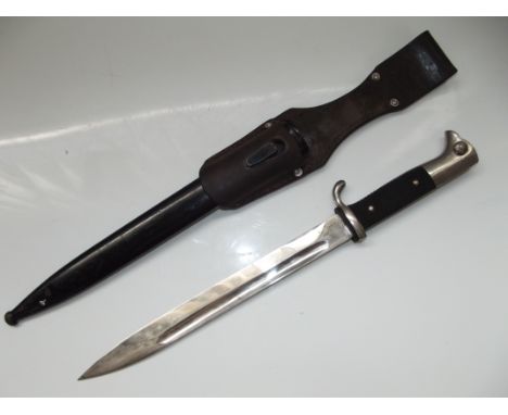 German World War II dress bayonet, the ricasso marked E.u.f. Horster Solingen, overall length of bayonet 37cm, complete with 