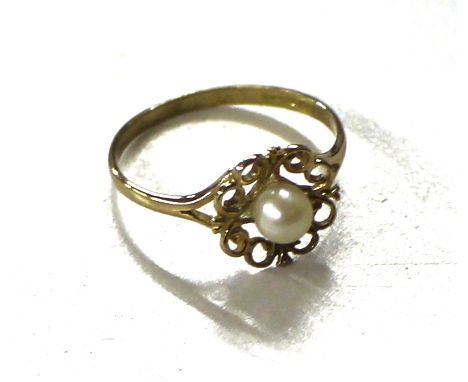 A 9ct gold pearl set ring