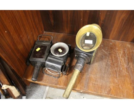AN ANTIQUE COACHING LAMP TOGETHER WITH TWO OTHERS 