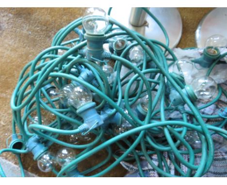 APPROX 30M OF CONTRACTORS FESTOON LIGHTING 240v - NB: some of the bulbs are broken