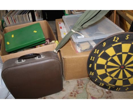 A QUANTITY OF HOUSEHOLD SUNDRIES TO INCLUDE A VINTAGE TYPEWRITER, TEASMADE ETC