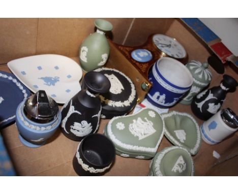 A COLLECTION OF ASSORTED WEDGWOOD JASPERWARE TO INCLUDE TABLE LIGHTERS, MANTLE CLOCK ETC (15)