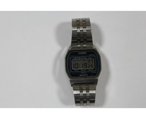 A VINTAGE MENS CASIO QUARTZ WRISTWATCH