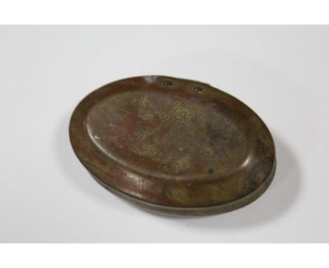 AN ANTIQUE BRASS SNUFF BOX MARKED W.G. DAVIES JAN 1st 1918