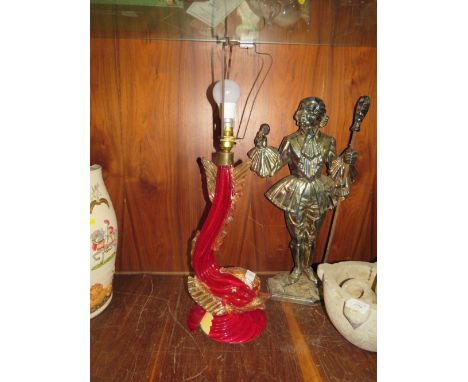 A LARGE MURANO STYLE GLASS TABLE LAMP IN THE FORM OF FISH, CRACK TO BASE