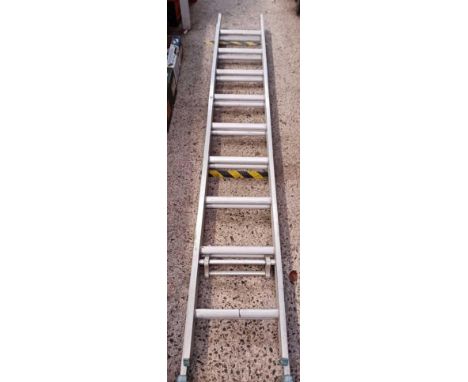 LYTE ALUMINIUM EXTENDING LADDER