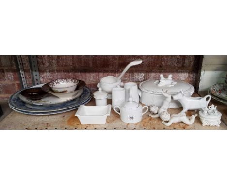 SHELF WITH A QTY OF WHITE CHINA, BLUE & WHITE PLATES & OTHER CHINAWARE