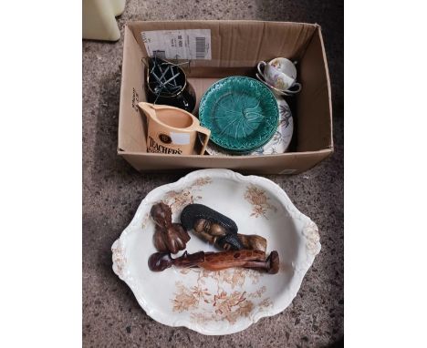 CARTON WITH 6 MELBOURNE DECORATIVE PLATES, GREEN PLATES, TEACHERS WHISKY WATER JUG, CHINA WASH BASIN & 3 CARVED ETHNIC WOOD F