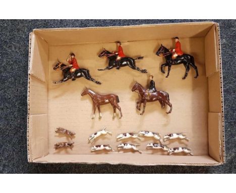 QTY OF LEAD HUNTING FIGURES BY BRITAIN'S, 8 HOUNDS, 2 FOXES,4 PEOPLE ON HORSEBACK & 1 HORSE, SOME A/F