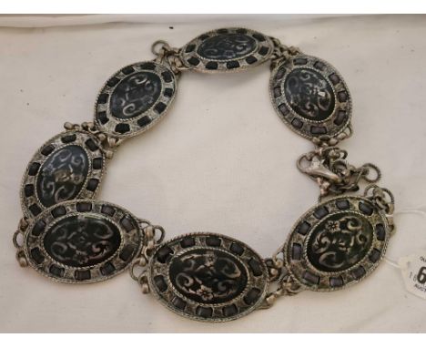 UNUSUAL WHITE METAL& ENAMEL 7 PANEL BELT