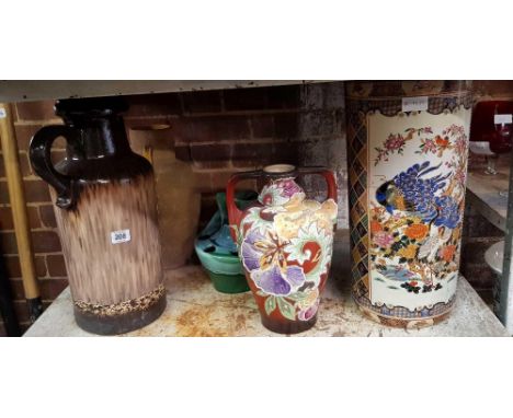 SHELF WITH 5 MISC VASES & A STICK STAND WITH PEACOCK DECORATION
