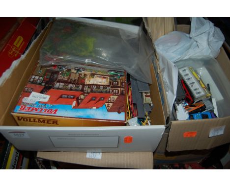 A collection of mixed 00 scale and N gauge lineside accessories and rolling stock to inc. a Hornby Railways Euro Star box set