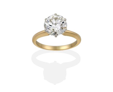 the round brilliant cut diamond in a white claw setting, to a yellow tapered shoulder plain polished shank, estimated diamond