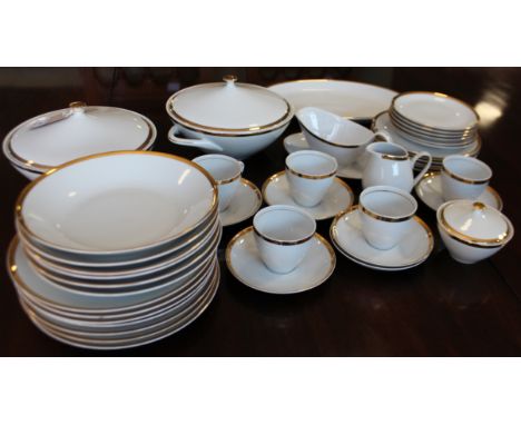 A fine six-place Czechoslovakian porcelain dinner and tea service in the 'Brigitta' pattern:
6 x 24, 21.5 and 17.5 cm plates;