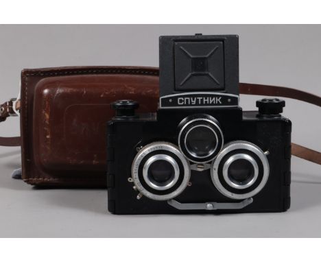 A GOMZ Bakelite Sputnik Stereoscopic Camera,  for 120 roll film with 6 x 13cm stereo pairs, body G, shutter  sluggish, focusi