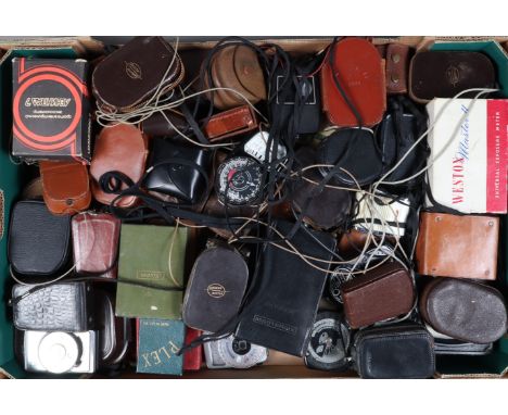 A Tray of Light Meters, manufactures include Weston, Gossen, Sixomat, Sekonic and other examples, a quanity