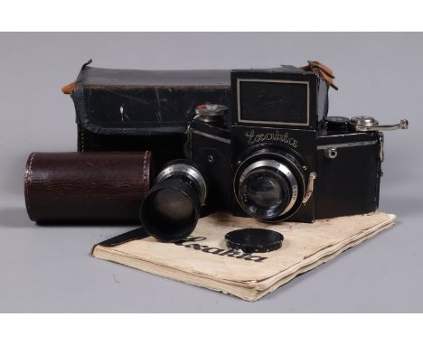 A Vest Pocket Exakta B SLR Camera, Type B 1935-37 black body with 2 holes Vacublitz socket, serial no  449295, shutter not wo