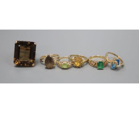 Five assorted 9ct gold dress rings, and a 14k gold dress ringCONDITION: 14k rectangular brown coloured stone size O9ct topaz 