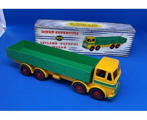 Dinky Supertoys, rare and vintage 934 Leyland Octopus Wagon miniature toy model. Manufactured in 1954/ 56, this miniature toy