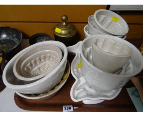 A parcel of brassware & vintage pottery jelly molds including heavy metal Oriental lidded jar