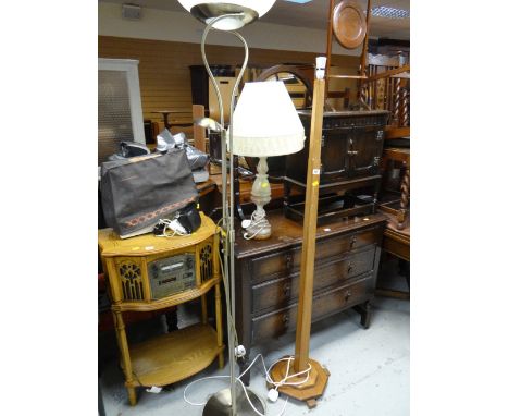 A modern brushed metal up lighter with reading light, vintage wooden standard lamp & an onyx effect table lamp E/T