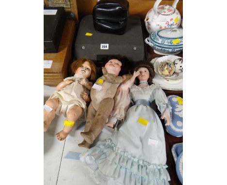Vintage cased Empire typewriter, box camera & dolls