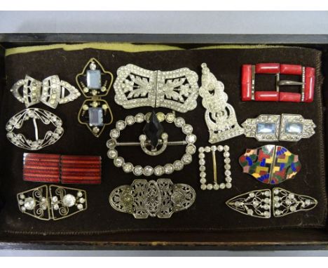 Tray of vintage costume jewellery buckles