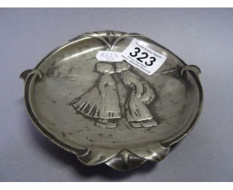 Art Nouveau Dish decorated  with Two Kissing Dutch Children