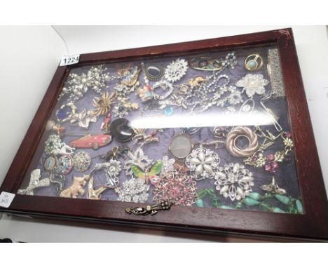 Tray of costume jewellery including vintage items 