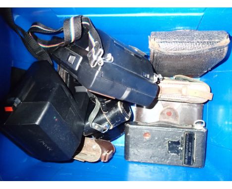 Box of mixed vintage cameras 