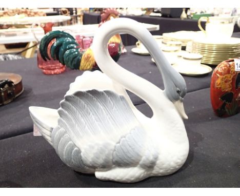 Nao large swan planter 