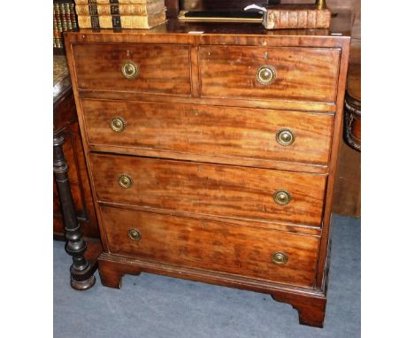 A GEORGE III MAHOGANY CADDY-TOP CHEST OF DRAWERS, 31.5" wide (at base)