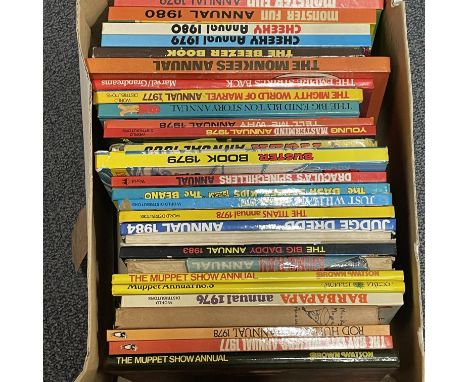 A quantity of vintage childrens annuals.