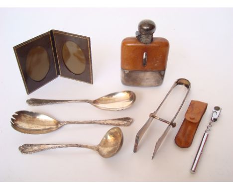 An Edwardian glass and leather covered hip flask with silver plated mount, the hinged cover  with bayonet fixing and detachab