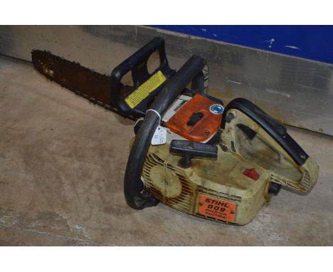 A STIHL 009 PETROL CHAINSAW (no blade cover) (pulls but doesn’t fire)
