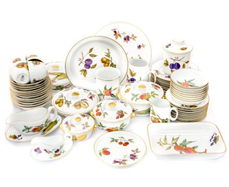 Royal Worcester 'Autumn Gold' dinner service (1 box)