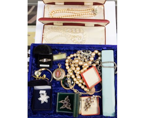 An assortment of vintage costume jewellery, to include goldstone set pendant and earrings, crystal set brooches, silver filig