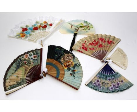 Assorted fans, to include celluloid and mother of pearl (7) 