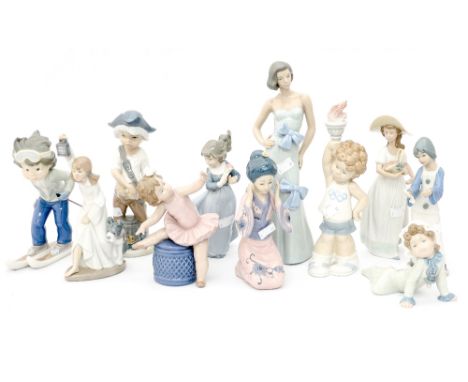 Lladro porcelain figures, Nao figures and three Spanish cascades figures (11)